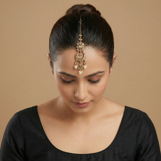 Ivory Aura Kundan Tikka