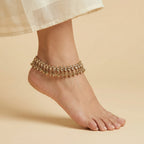 Sitara Kundan Payal detail showing oval kundan settings and scalloped bell border