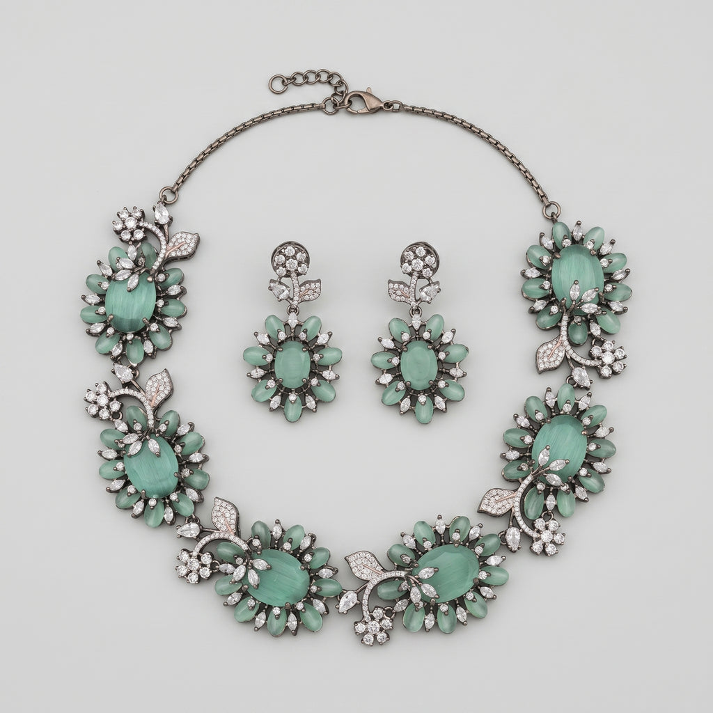 Pari Bloom Necklace