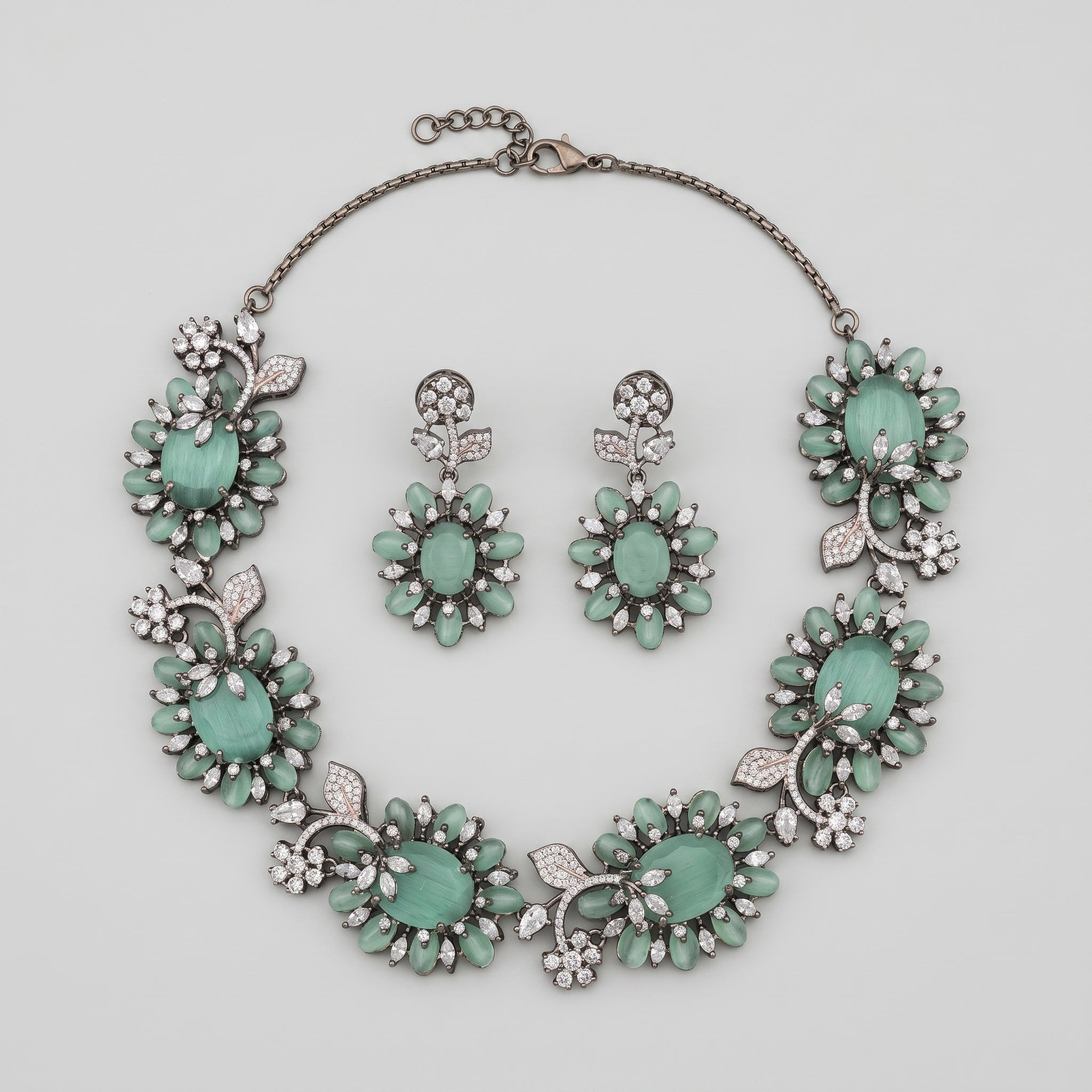 Pari Bloom Necklace