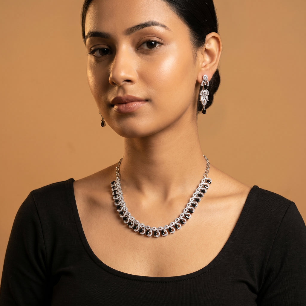 Rani Onyx Necklace Set detail of wave pavé links and black pear-cut stones
