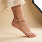 Jyoti Anklet detail of bezel-set stones and lobster clasp