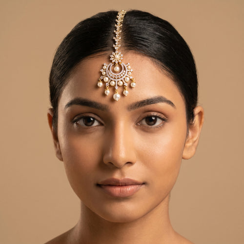 Chand Pearl Tikka detail showing chevron crystal links and seven-pearl crescent fringe