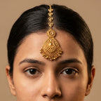 Rani Flora Tikka detail showing scalloped link chain and openwork fan pendant