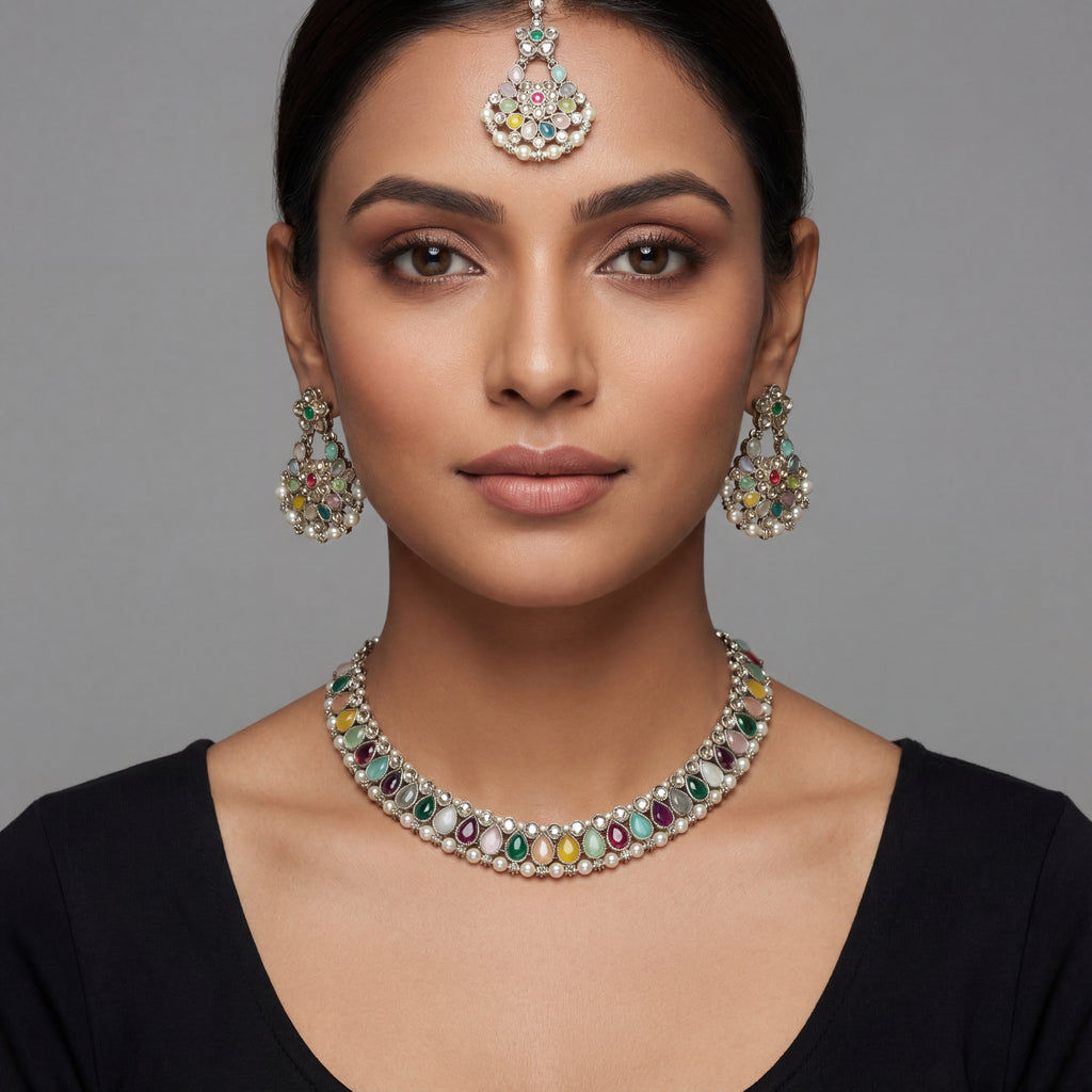 South Asian woman wearing the polki necklace set — bridal look.