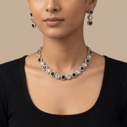 Zehra Onyx Halo Necklace Set