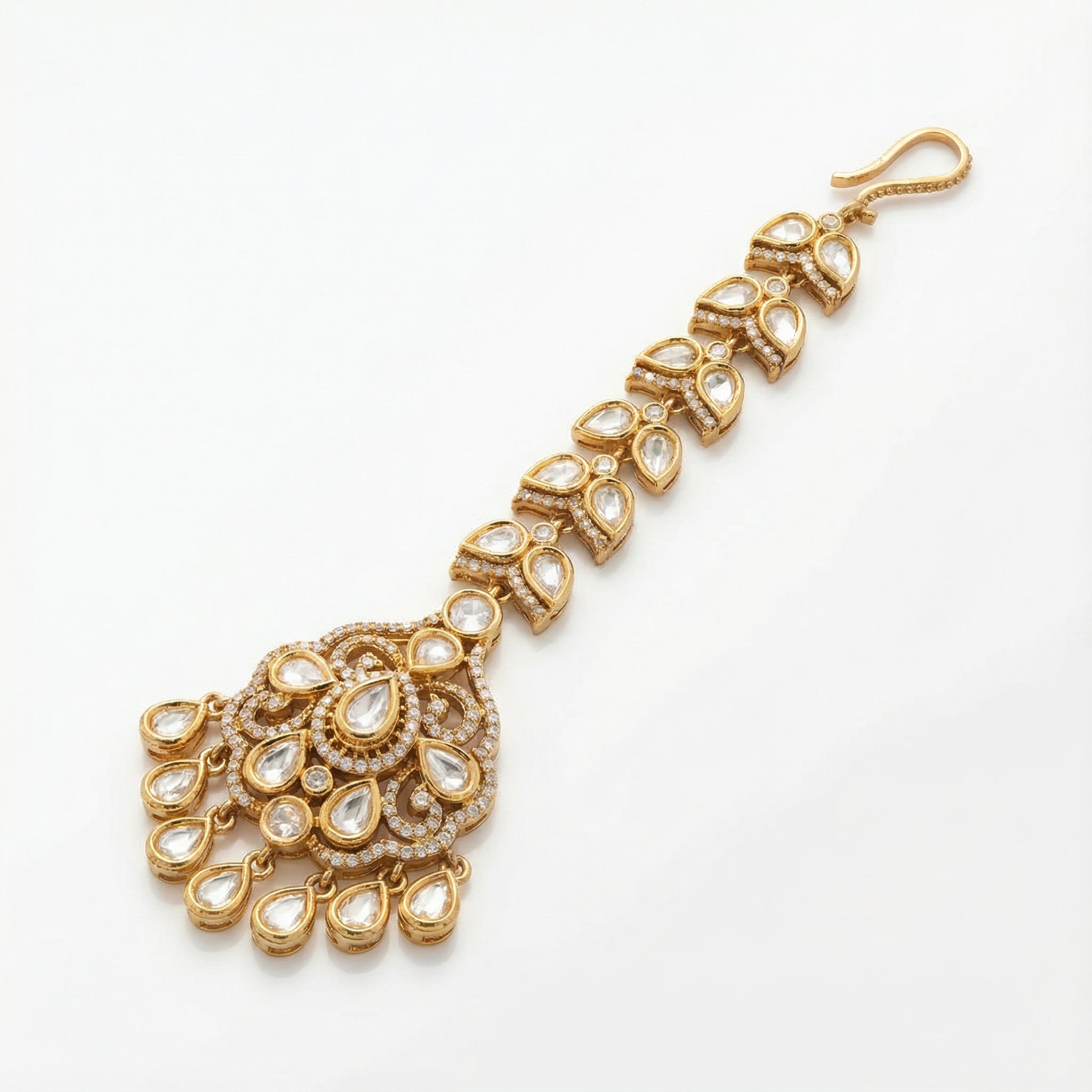 Aranya Polki Chandelier Tikka detail showing leaf-link polki chain, filigree center, and seven crystal drops