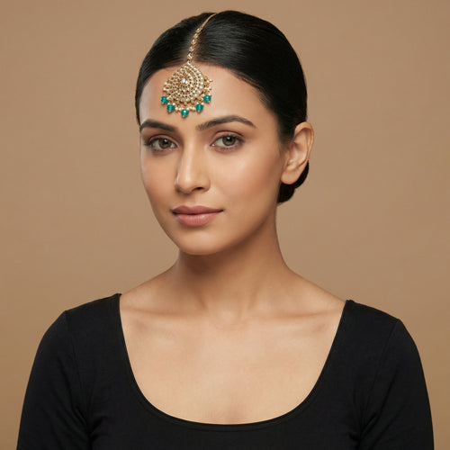 Aqua Chandni Kundan Tikka detail of kundan clear stones, pearl fringe, and five teal bead dangles